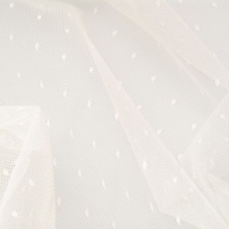 Efektní tyl s vyšitými puntíky ve smetanové