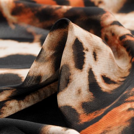 Šifon jemný zvířecí motiv černá hnědá