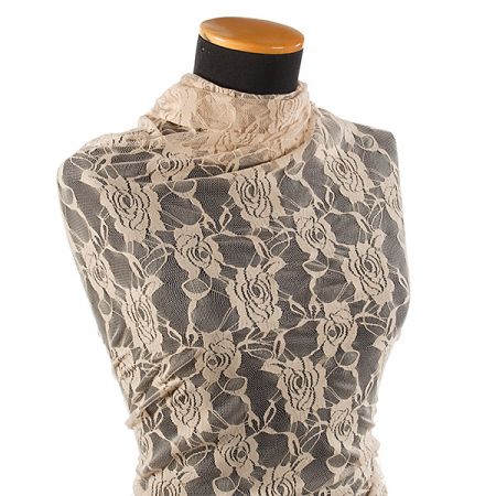 Pružná krajka květy barva bílá káva