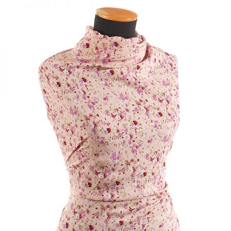 Viskozová letní látka kytičkový motiv růžová