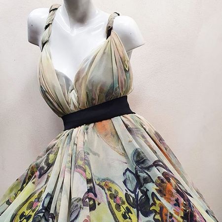 Šifon jemný paisley motiv bordura pastel zelený