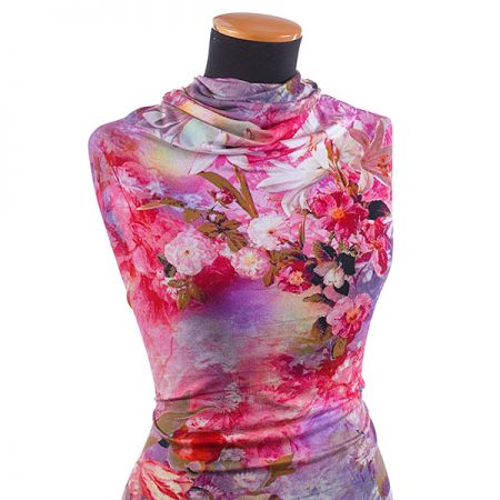 Viskozový úplet květinový motiv růžový