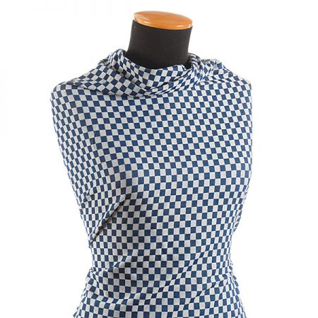 Žakárová pružná látka vzor kostky modrá