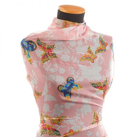 Jemný šifon vzor motýlci růžová/smetanová