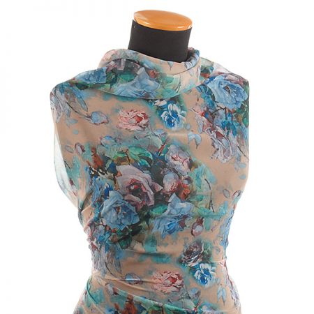 Jemný šifon romantický motiv růží modrozelený