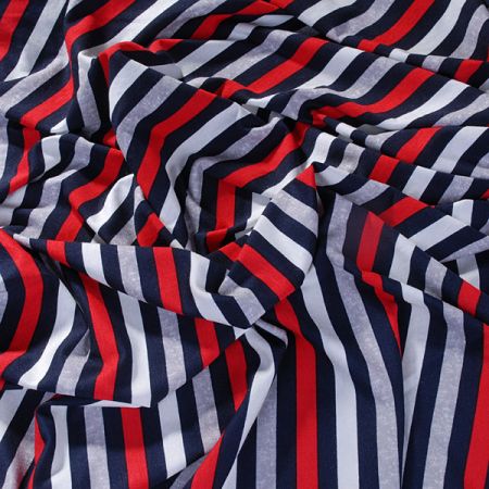 Úplet vzor proužky červená/černá/šedá/bílá