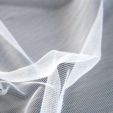 Tyl jemný splývavý bílý šíře 160 cm