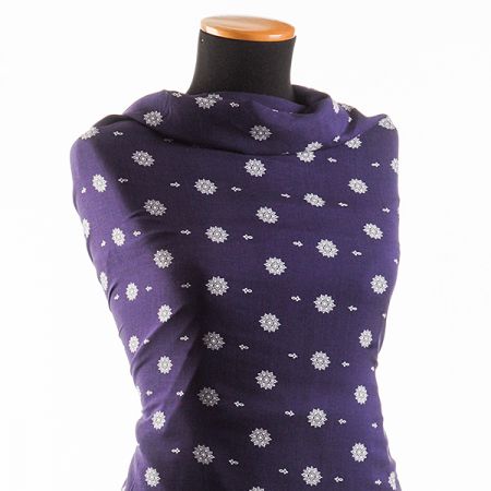 Viskozová šatová látka se vzorem ornamentů 