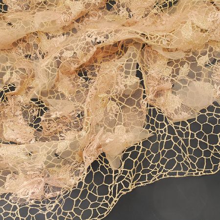 Exkluzivní krajka zlatá