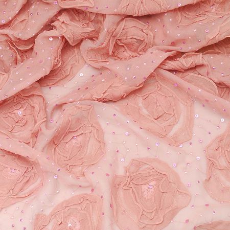 Hedvábný šifón s aplikacemi květů 