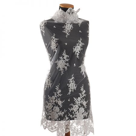 Krajka výšivka na tylu rokajl/korálky bílá