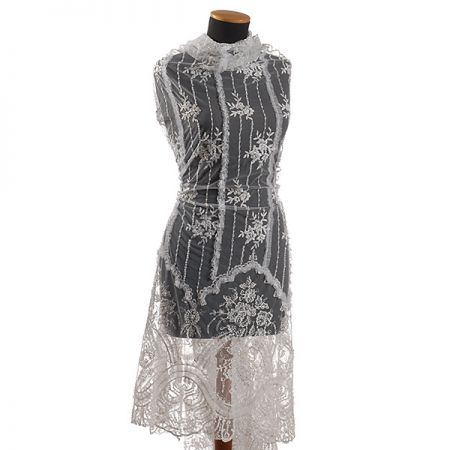 Bordurová krajka barokní motiv rokajl/korálky 