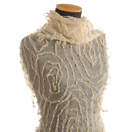 Šifon hedvábí se stužkovou aplikací a perličkami 