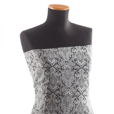 Viskozová šatová látka ornament černá/bílá