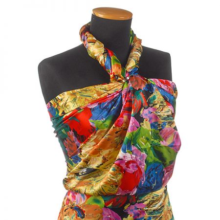 Hedvábný satén květinový motiv