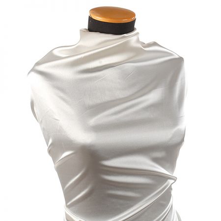 Satén pružný hladký smetanový II.jakost