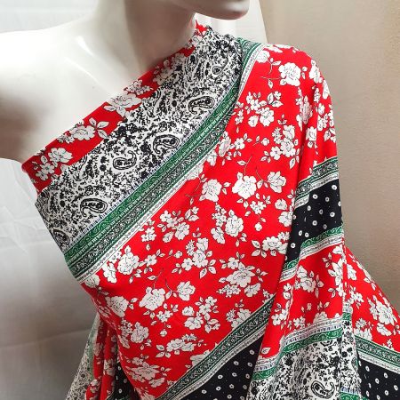 Viskozová šatová látka tisk květy a paisley vzor