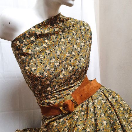 Viskozová šatová látka tisk malé květy olivová