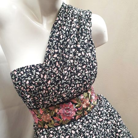 Viskozová šatová látka tisk drobné květy černá