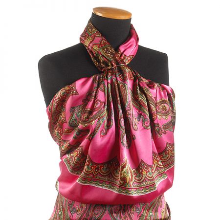 Satén nepružný paisly motivem růžový