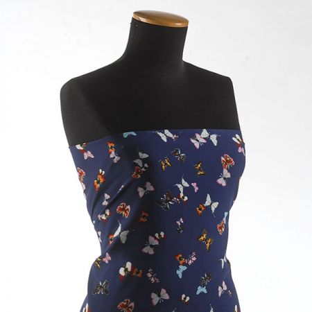 Šifon jemný se vzorem motýlků tmavě modrý