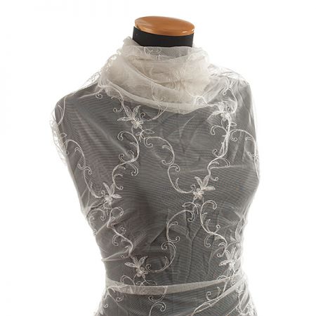 Efektní bordurová krajka květinový motiv slonová kost