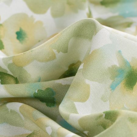 Viskozová šatová látka rozpité květy zelená