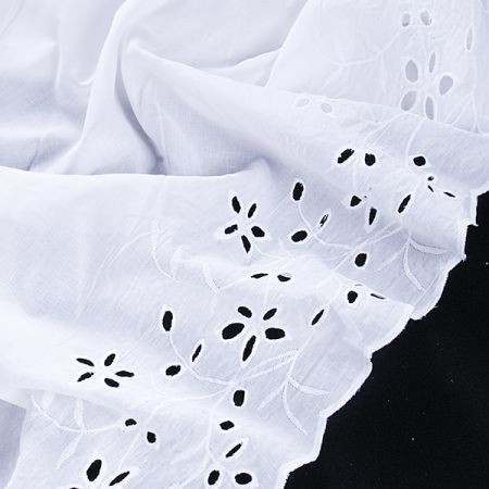 Vyšívaná látka madeira bordurová výšivka velká