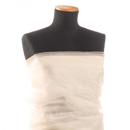 Organza s olůvkem v barvě smetanovobéžová