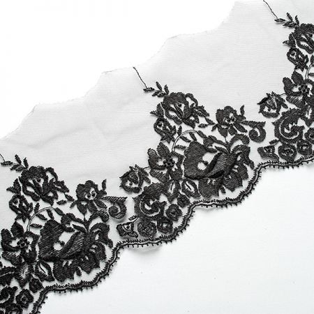 Krajka lem černá vzdušná na tylu