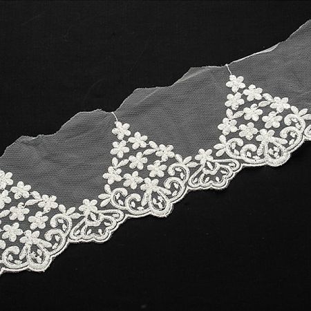 Krajka lem výšivka na tylu smetanová
