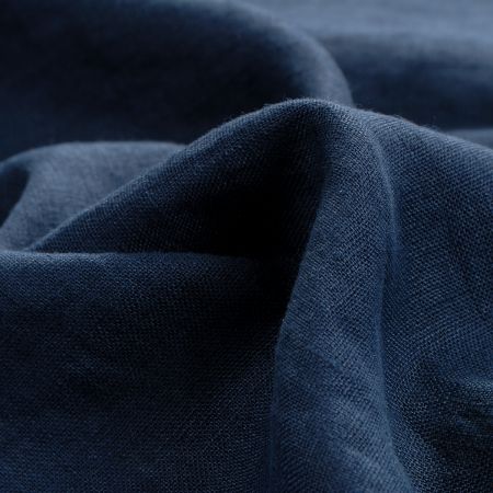 Len jemný středně sílný tmavě modré barvy