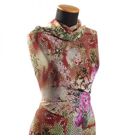 Jemný šifon nevšední květinový vzor růžová