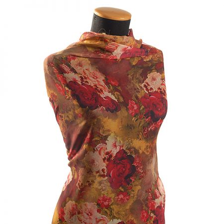 Jemný šifon motiv růží v pastelových barvách  hnědá