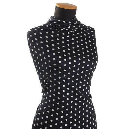 Jemný viskozový úplet puntík bílý/tm.modrá