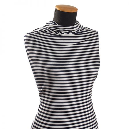 Jemný viskozový úplet modro/bílý proužek 