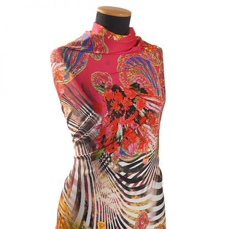 Viskozová látka digitální tisk zvířecí motiv/paisley vzor