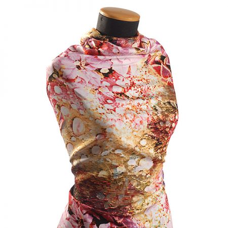 Viskozová letní látka digitální tisk květy růžová