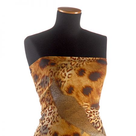 Úplet viskozový zvířecí motiv v hnědých tónech