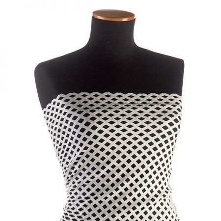 Úplet prořezávaný geometrický vzor bilý