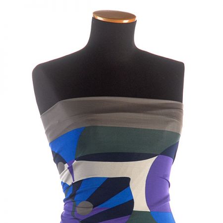 Úplet viskozový lesklý povrch  květinový motiv