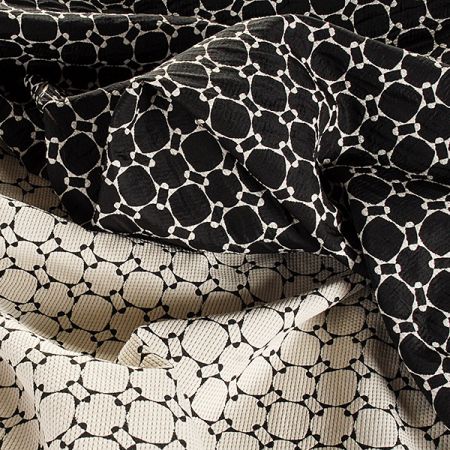 Kostýmová látka piké černá/slonová kost