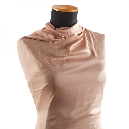 Cupro šatová látka pudrová