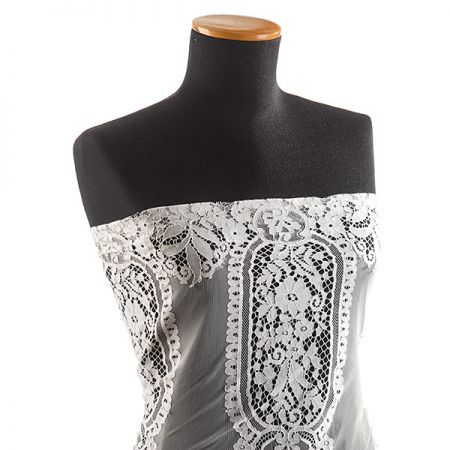 Krajka na mantilu květinový ornament slonová kost