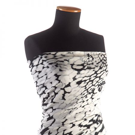 Úplet viskozová látka na šaty s abstaktním vzorem