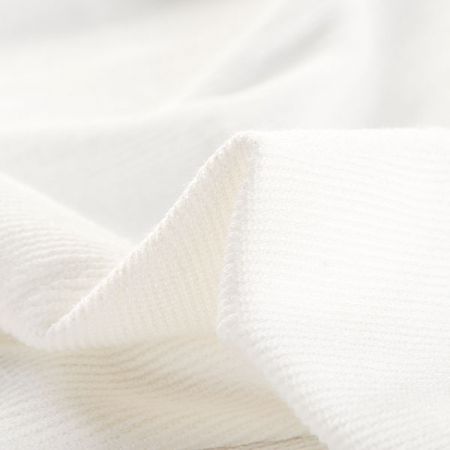 Úplet plastický žebrový vzor lomená bílá II.jakost