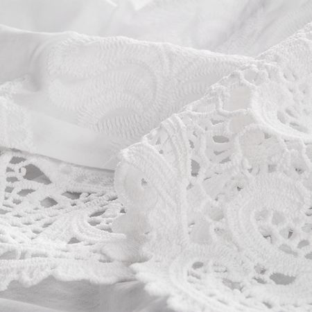 Krajka madeira s bordurovou výšivkou a krajkou