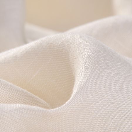 Len střední síly vanilkové barvy