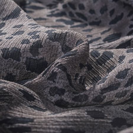 Šifon plisé zvířecí motiv hnědá/tm.hnědá