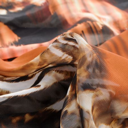 Šifon jemný zvířecí motiv dpolněn květy hnědá